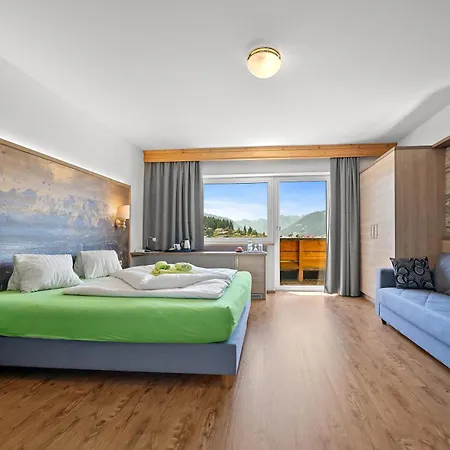 蓝索拉尔姆酒店 3*